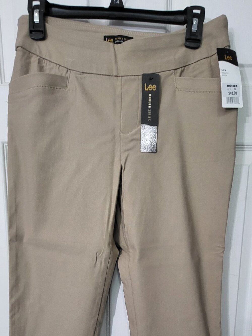 Lee Modern Series Mid‑Rise Capri –Pull On- Stretch -Bisque – Size 10 – NWT
